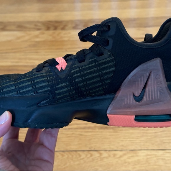 Nike Lebron Witness VI, kids size 5.5. Very good condition. - Picture 7 of 9